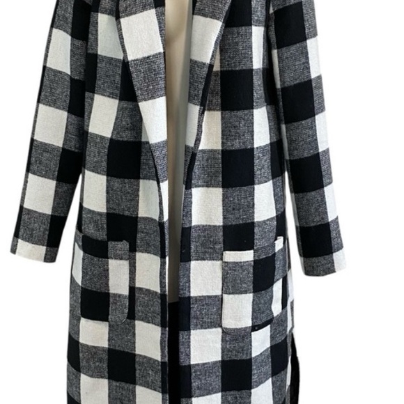 Revamped Monochrome Plaid Cape - Picture 3 of 4